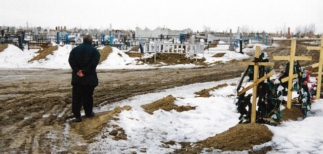 Жители Актау пожаловались на ужасное состояние городских кладбищ