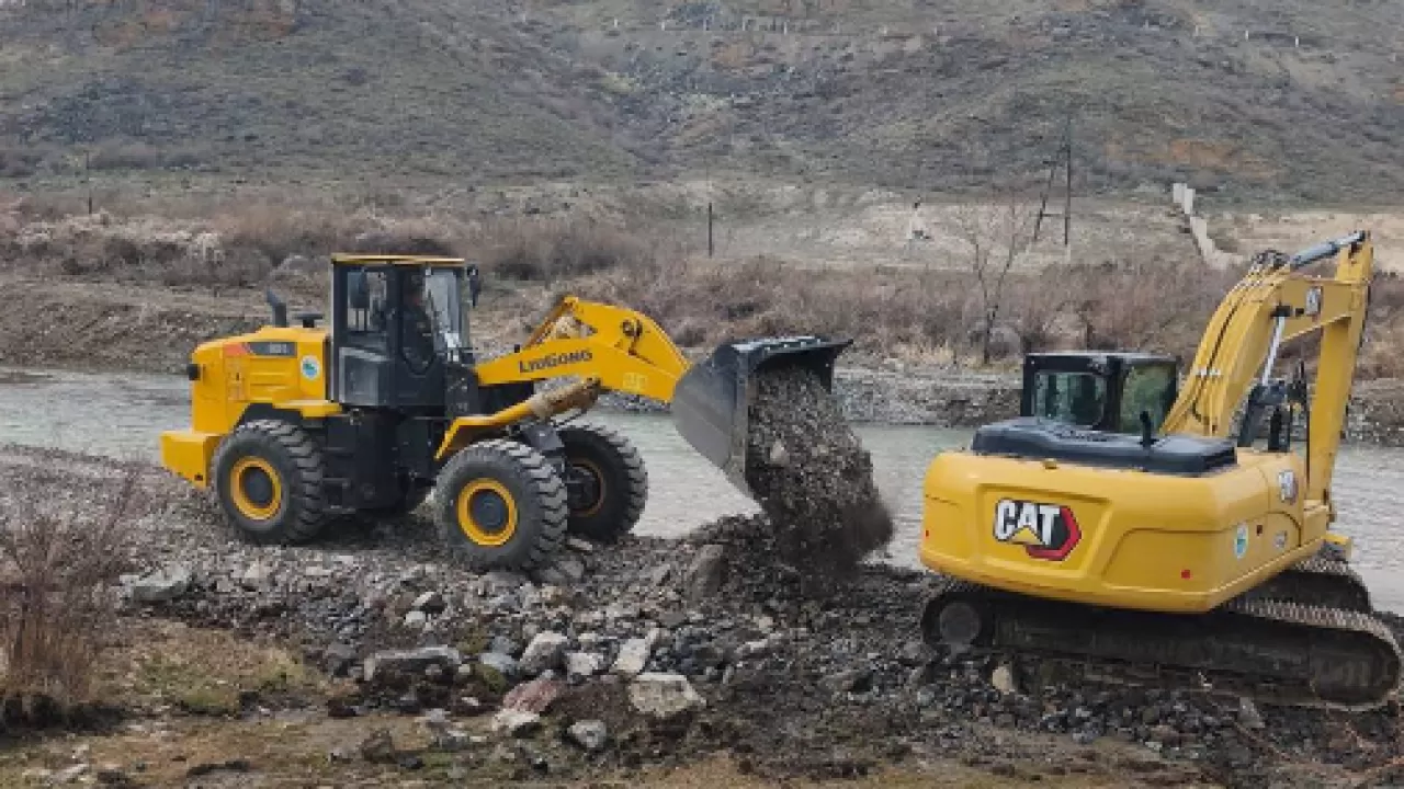 В Алматинской области укрепляют плотину