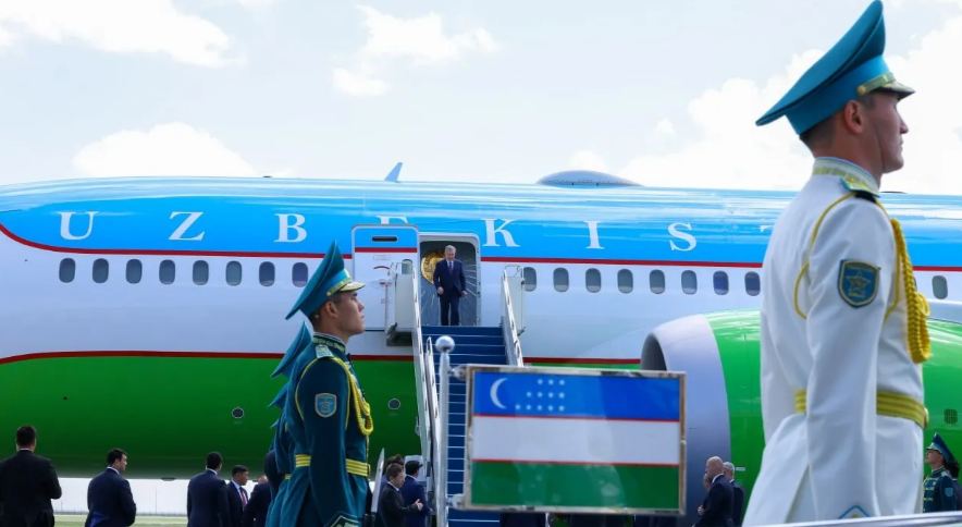 Президент Узбекистана прибыл в Астану