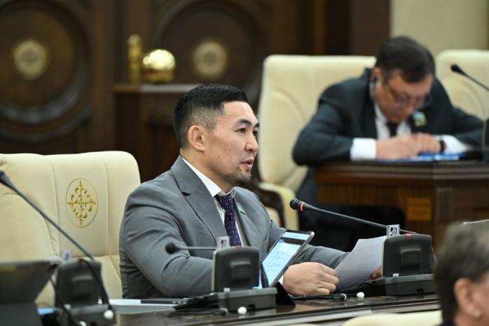Депутатам Курултая запретят личные обращения на заседаниях