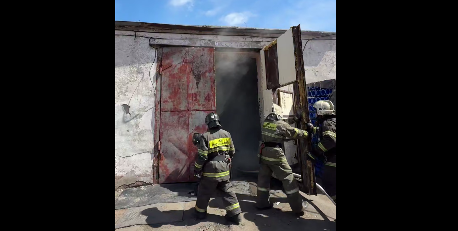 Склад потушили в Караганде