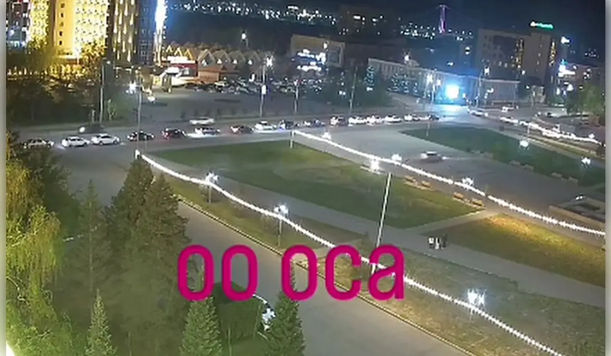 В здание бибилиотеки в Семее врезался автомобиль