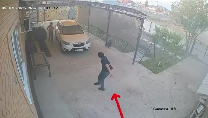 В Атырауской области полицейский по пути на службу спас человека из пожара