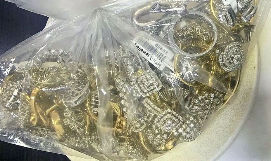 В Мангистау женщина пыталась вывезти золото через границу необычным способом