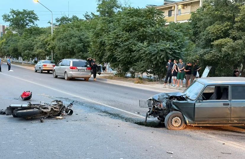 В Актау мотоциклист погиб при столкновении с легковушкой
