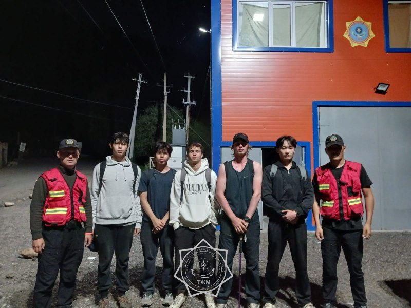 Пятерых заблудившихся туристов спасли в горах Алматы