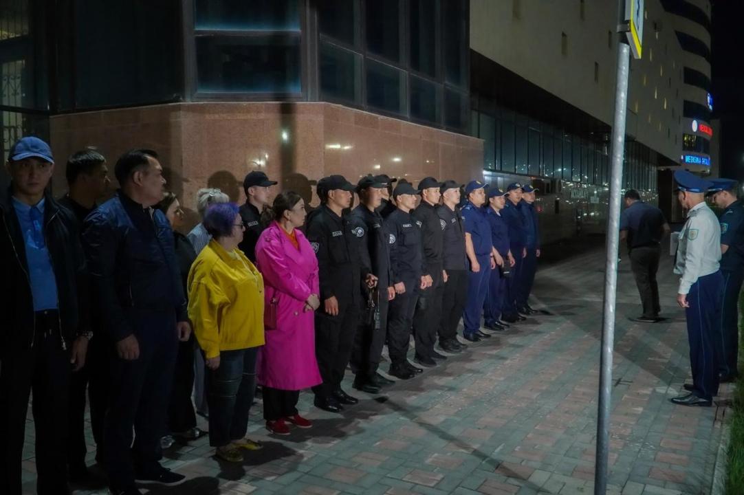 В Астане провели ночной рейд по безопасности несовершеннолетних