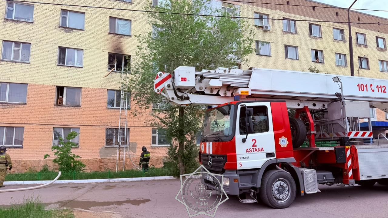 В Астане спасатели ликвидировали пожар в общежитии