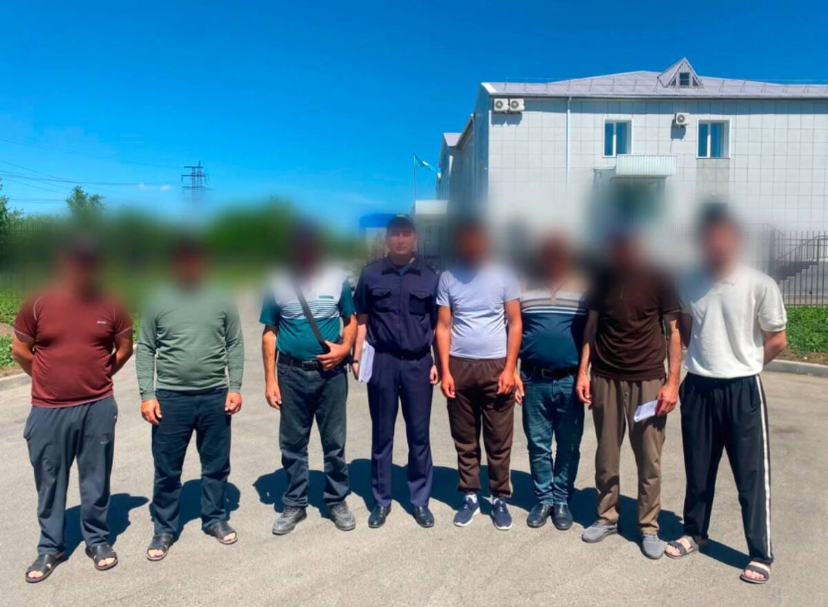 В ВКО выявили 13 нелегально работавших иностранцев