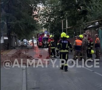 Пожар из-под земли напугал алматинцев
