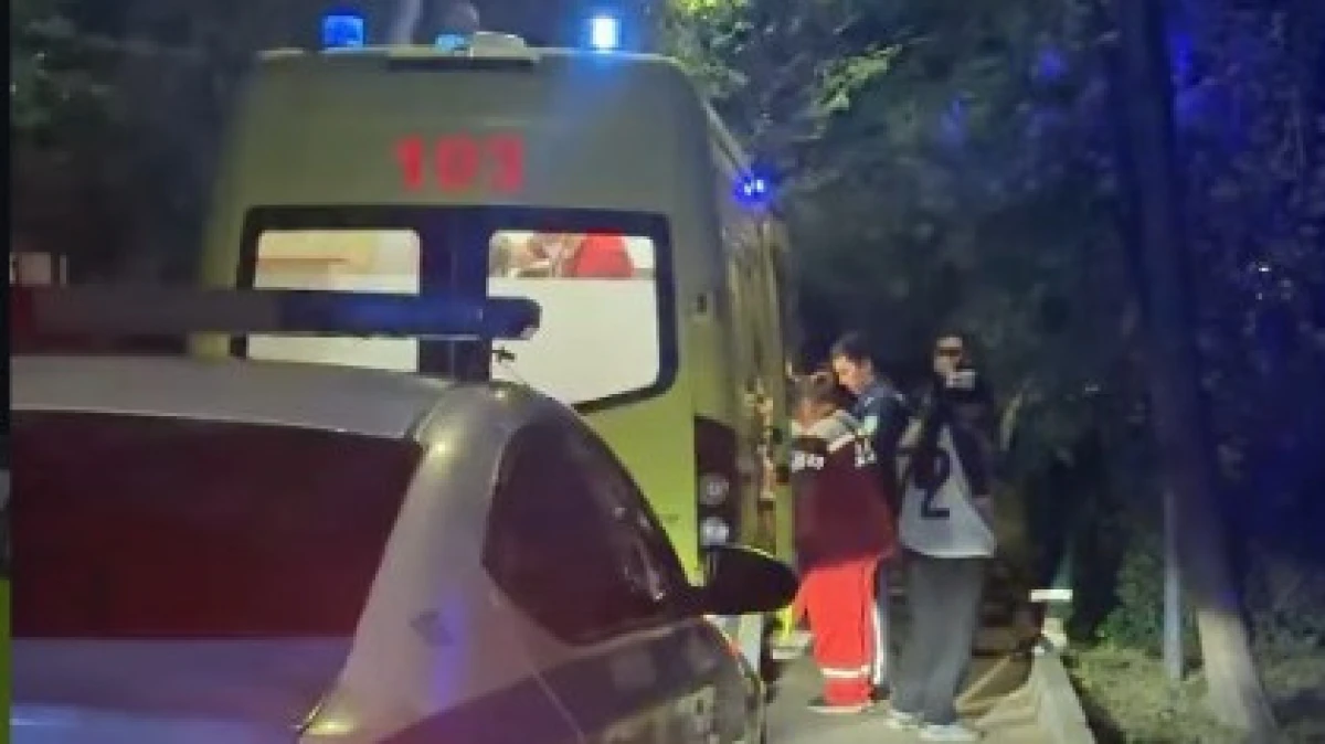 В Алматы женщина сорвалась с высоты
