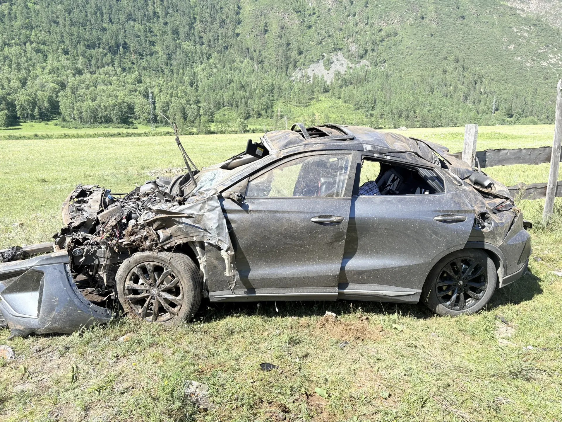 Четверо казахстанцев пострадали в аварии в Республике Алтай