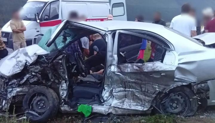 Двое казахстанцев погибли в ДТП на Алтае: МИД сделал заявление