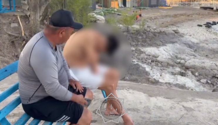 В Конаеве спасатели МЧС помогли мужчине, получившему травму на водном аттракционе