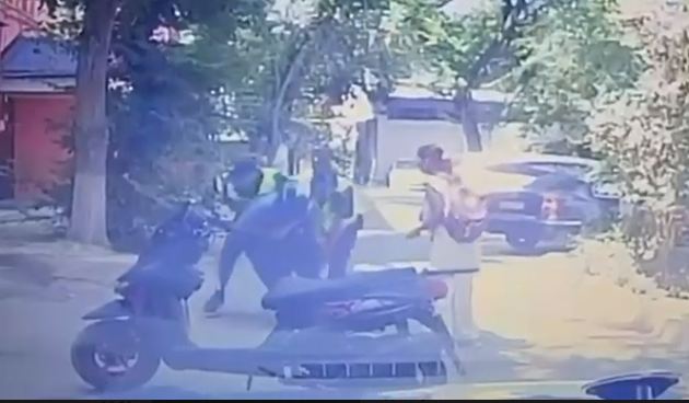 Пытавшегося скрыться от полиции водителя мопеда арестовали на 20 суток