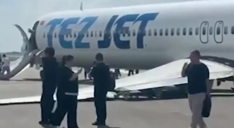 В Бишкеке в международном аэропорту на бок завалился пассажирский самолет