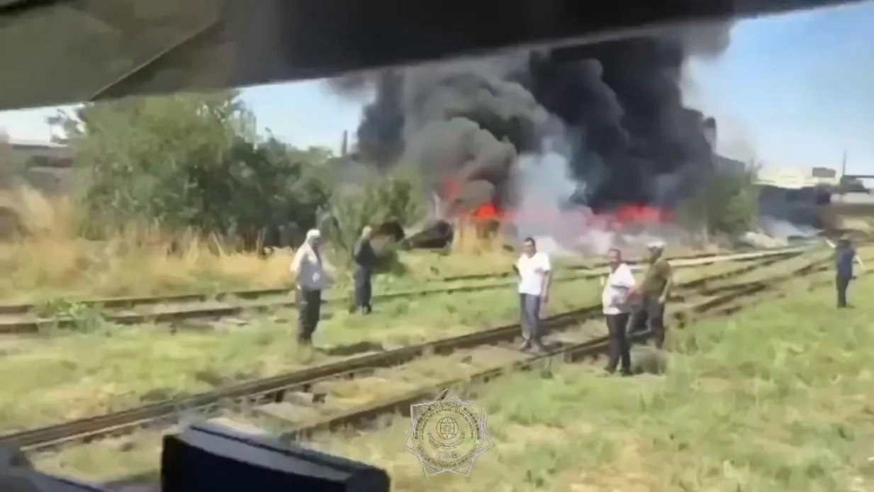 В индустриальной зоне в Шымкенте произошел крупный пожар
