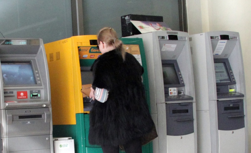 "С карты пропали почти 2,5 млн тенге" – что ответили в Halyk Bank