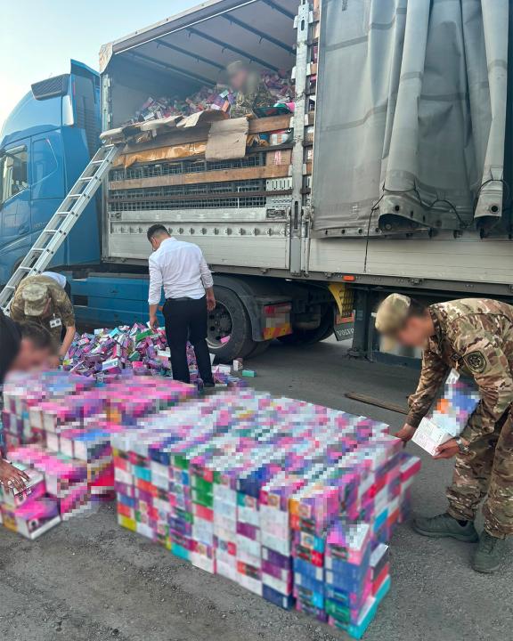 Незаконную партию вейпов пытались ввезти в Казахстан