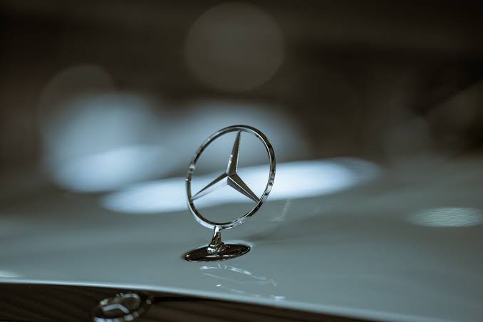 Mercedes с марихуаной и 2 млн тенге остановили в Мангистау