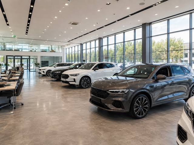В Астане менеджера автосалона осудили за хищение двух авто