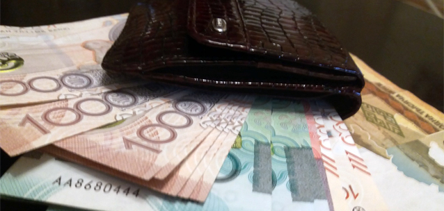Потерял работу, а через два месяца на пенсию: можно ли получить пособие по безработице