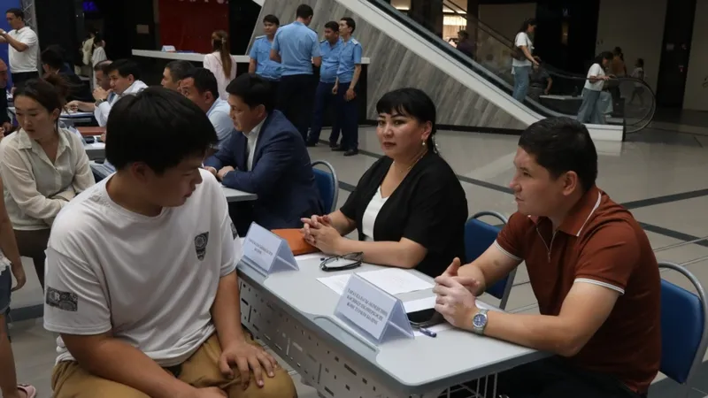 В Таразе в рамках акции "Правовая аптека" жителям оказана бесплатная юридическая помощь