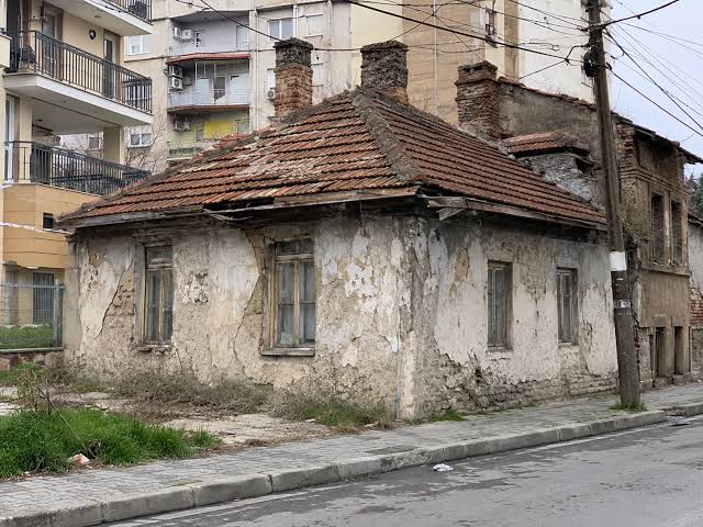 До конца 2026 года в столице снесут 22 ветхих дома