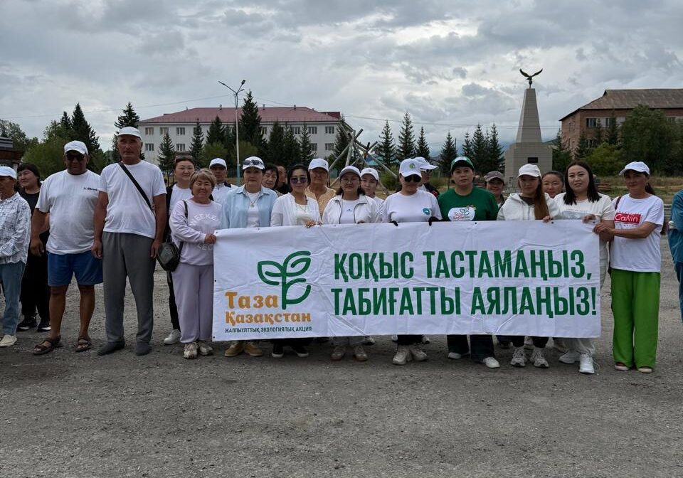 300 жителей Катон-Карагайского района приняли участие в акции «Таза Қазақстан»