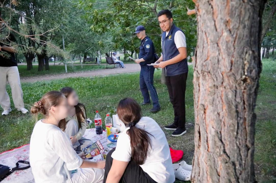 В Астане провели экологический рейд в парке «Жетысу»