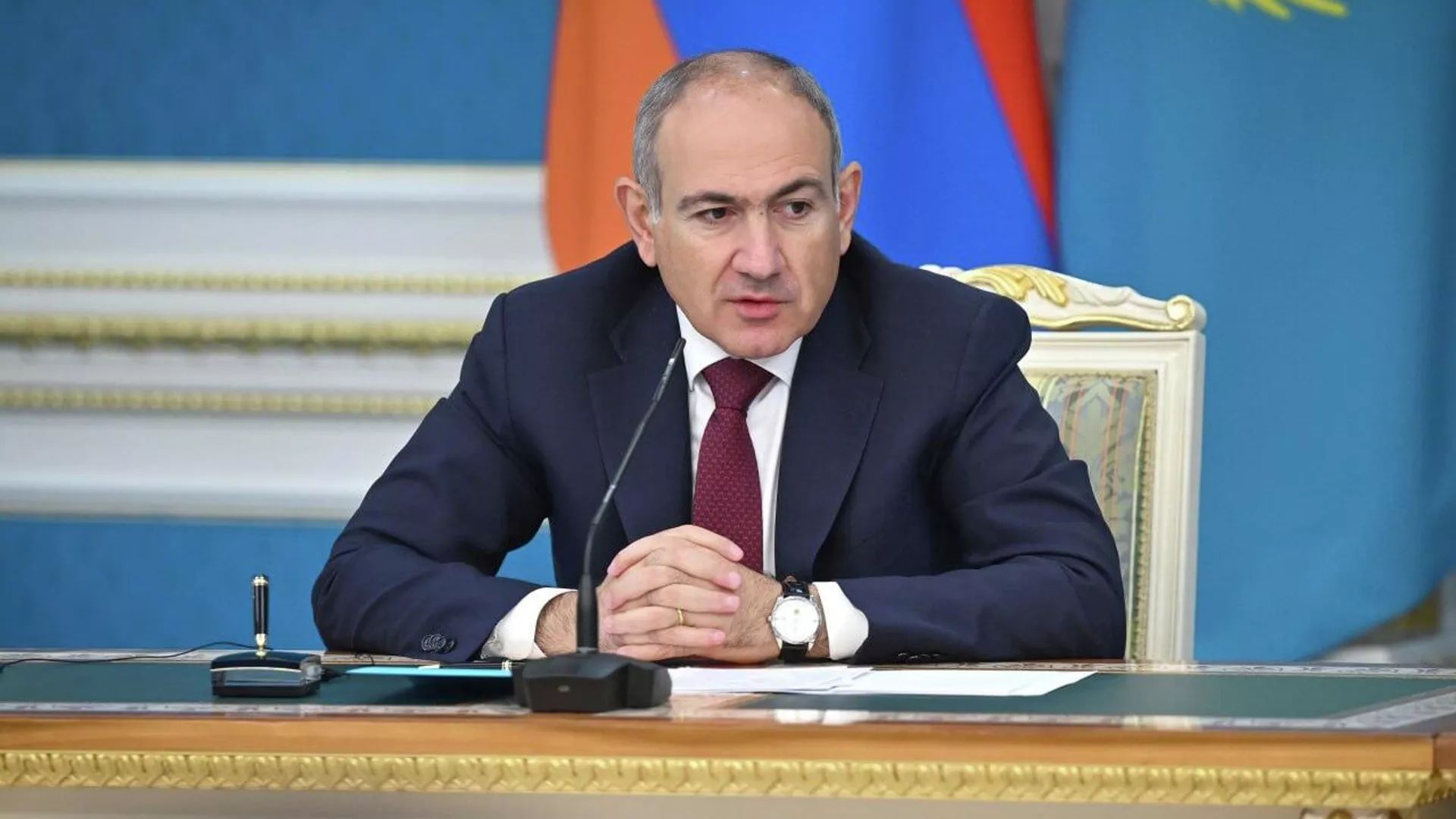 В отставку подал премьер-министр Армении Никол Пашинян