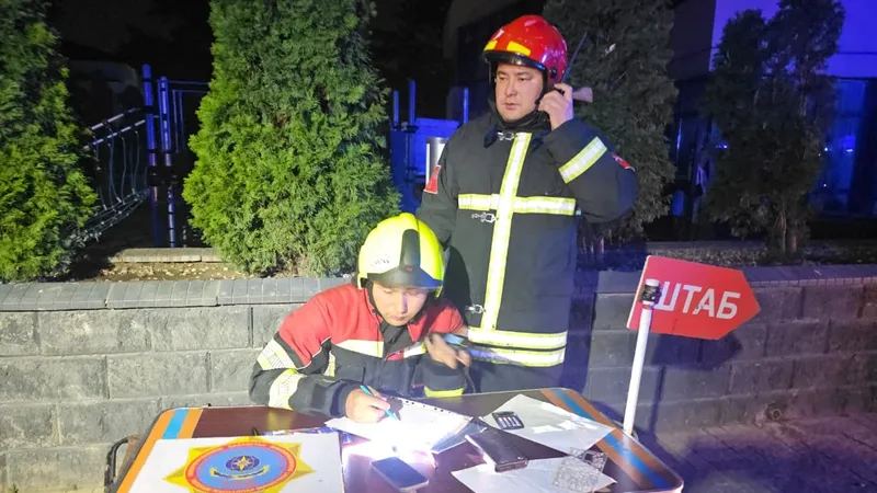 Человек погиб во время ночного пожара в ЖК Алматы