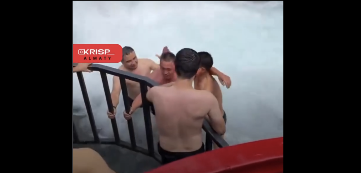 Мужчина чуть не утонул в горной реке в Алма-Арасане