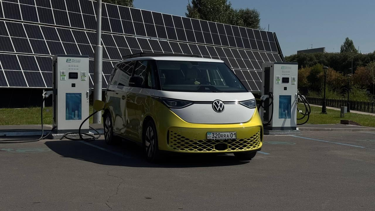 В Астане презентовали первую в СНГ полностью автономную солнечную зарядную станцию для электромобилей
