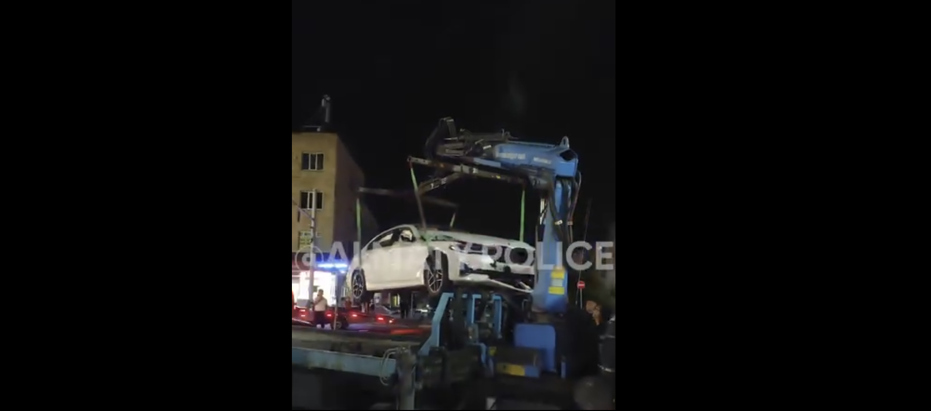 BMW столкнулся с такси на Толе би в Алматы