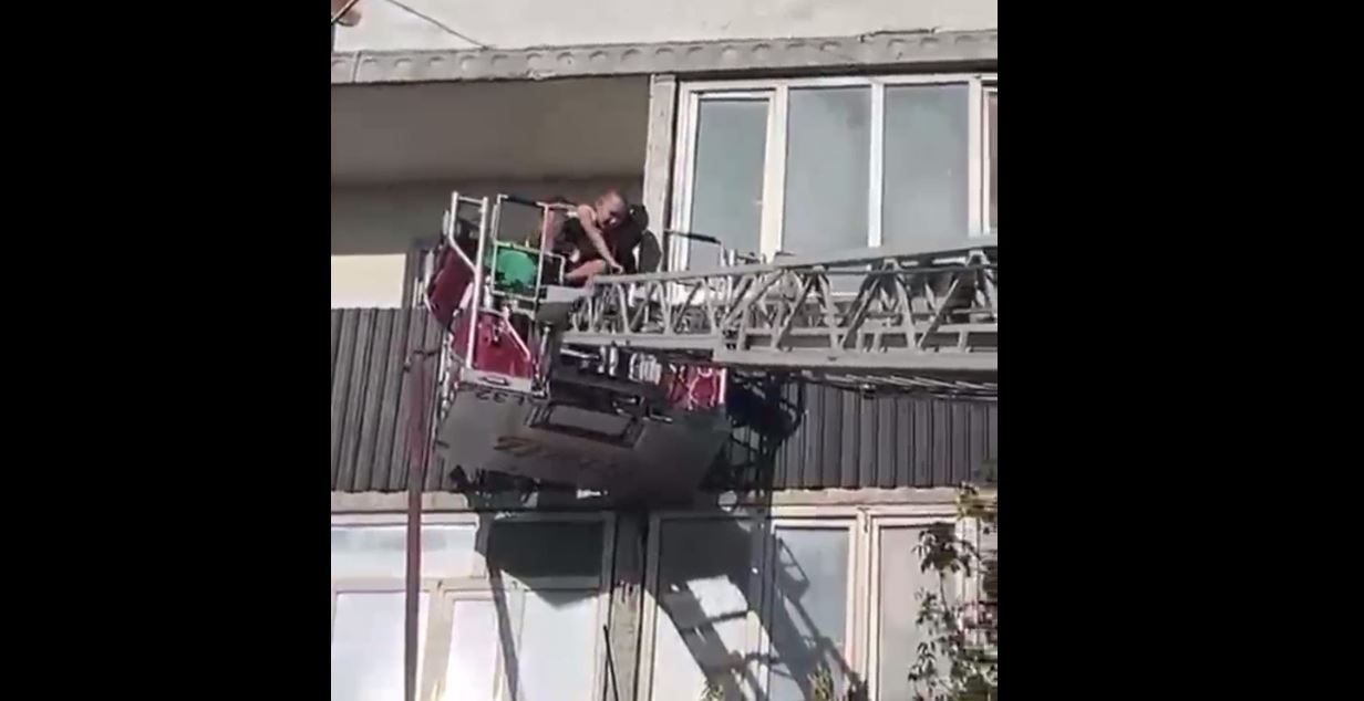 Двоих детей спасли при пожаре в Туркестане