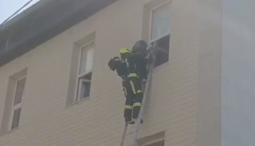 В Алматы при пожаре спасены трое человек, двое из которых дети