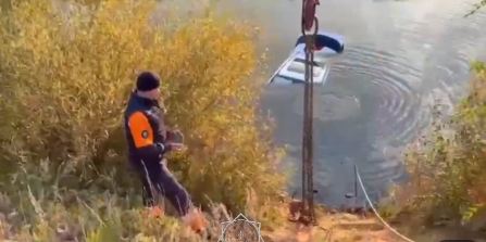 Автомобиль съехал в реку Есиль в Астане