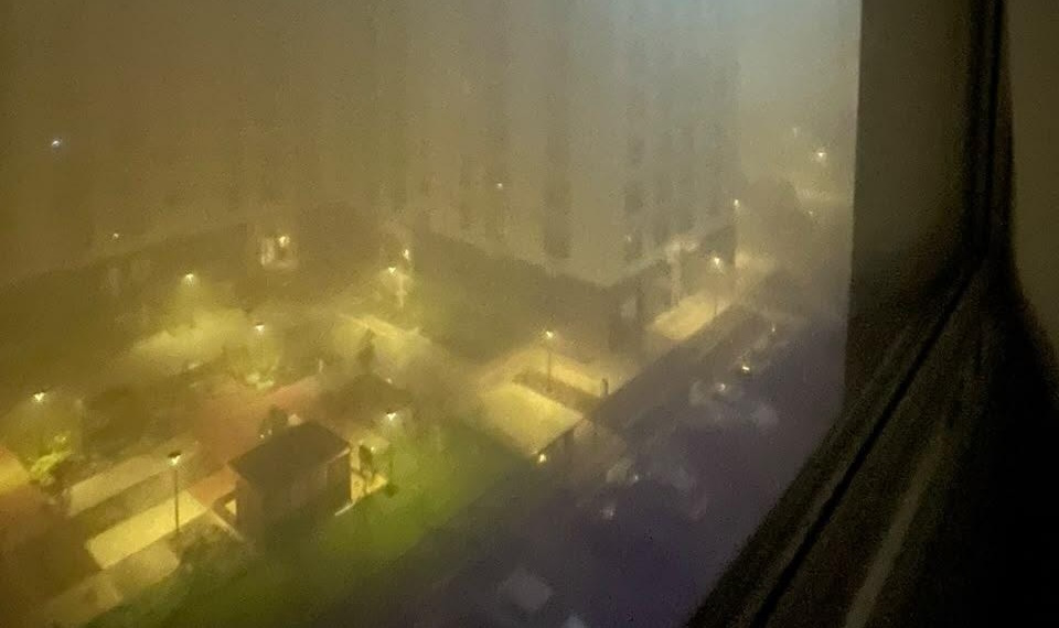 "Это просто ад" - жители Атырау жалуются на сильную вонь по всему городу