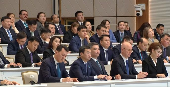 Президент призвал писателей чаще обращаться к городской тематике