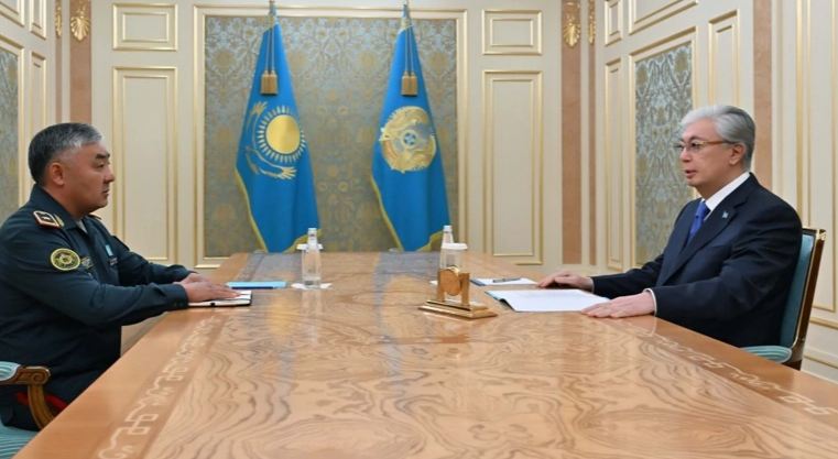 Глава государства принял министра обороны Айдоса Мырзахметова