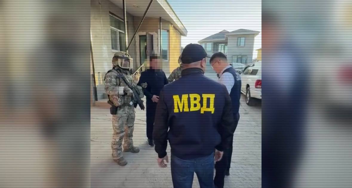 Группу вымогателей у большегрузов задержали в Жамбылской области