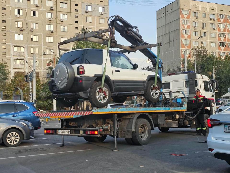 В Алматы начнут взимать плату за хранение автомобилей на спецстоянках