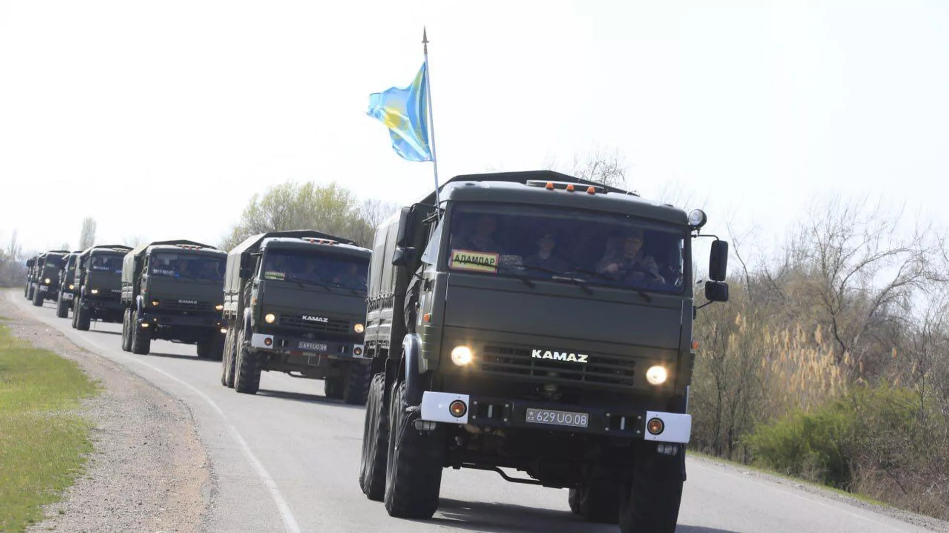 В трех областях на юге Казахстана по дорогам проедет военная техника