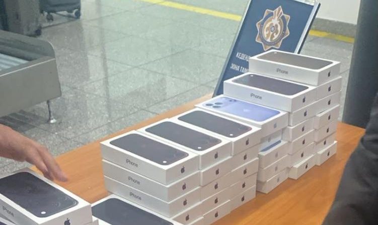 В аэропорту Астаны пресекли незаконный ввоз 223 смартфонов iPhone 18