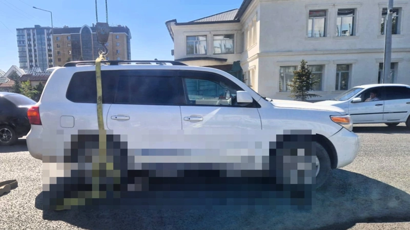 В Семее пенсионерка погибла под колесами внедорожника