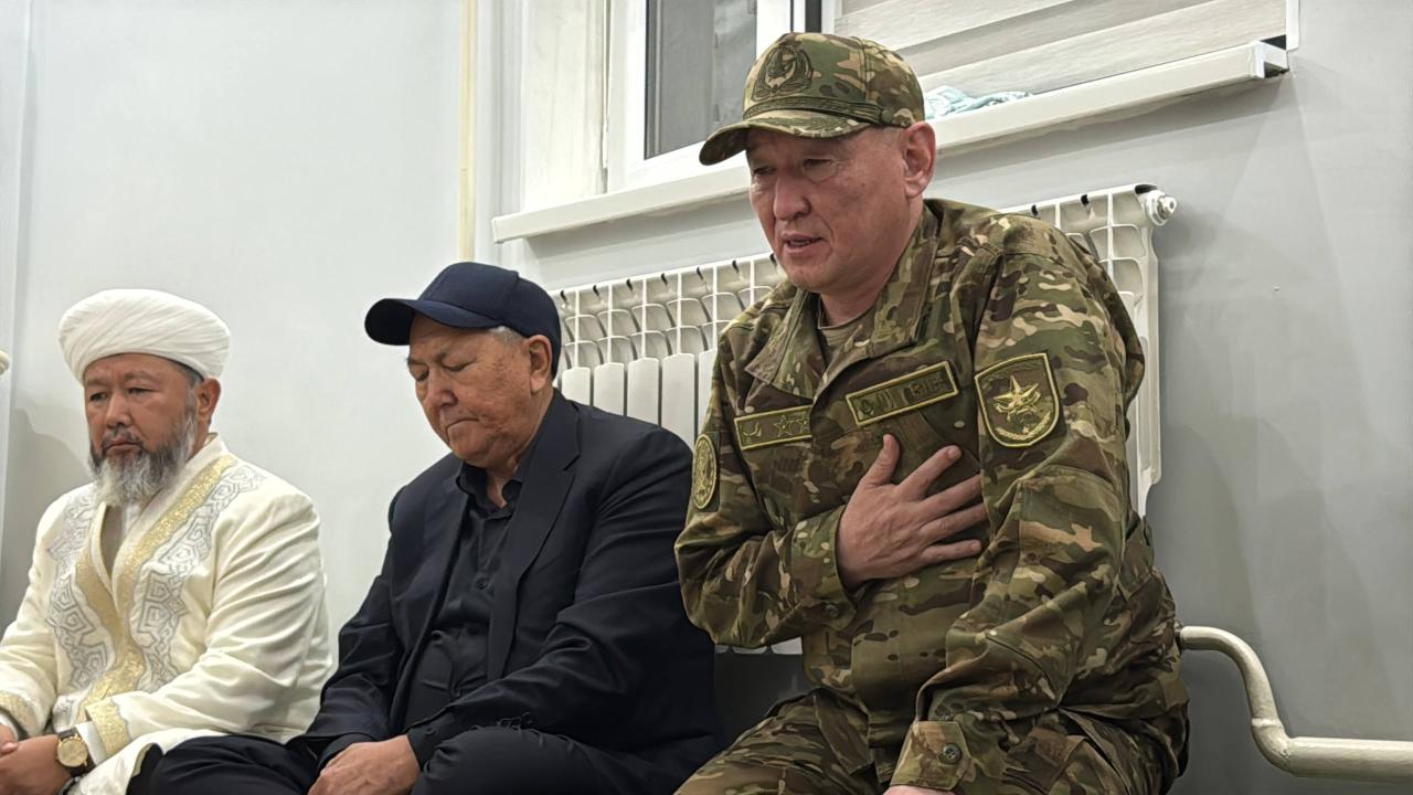 Министр обороны встретился с семьями погибших военнослужащих