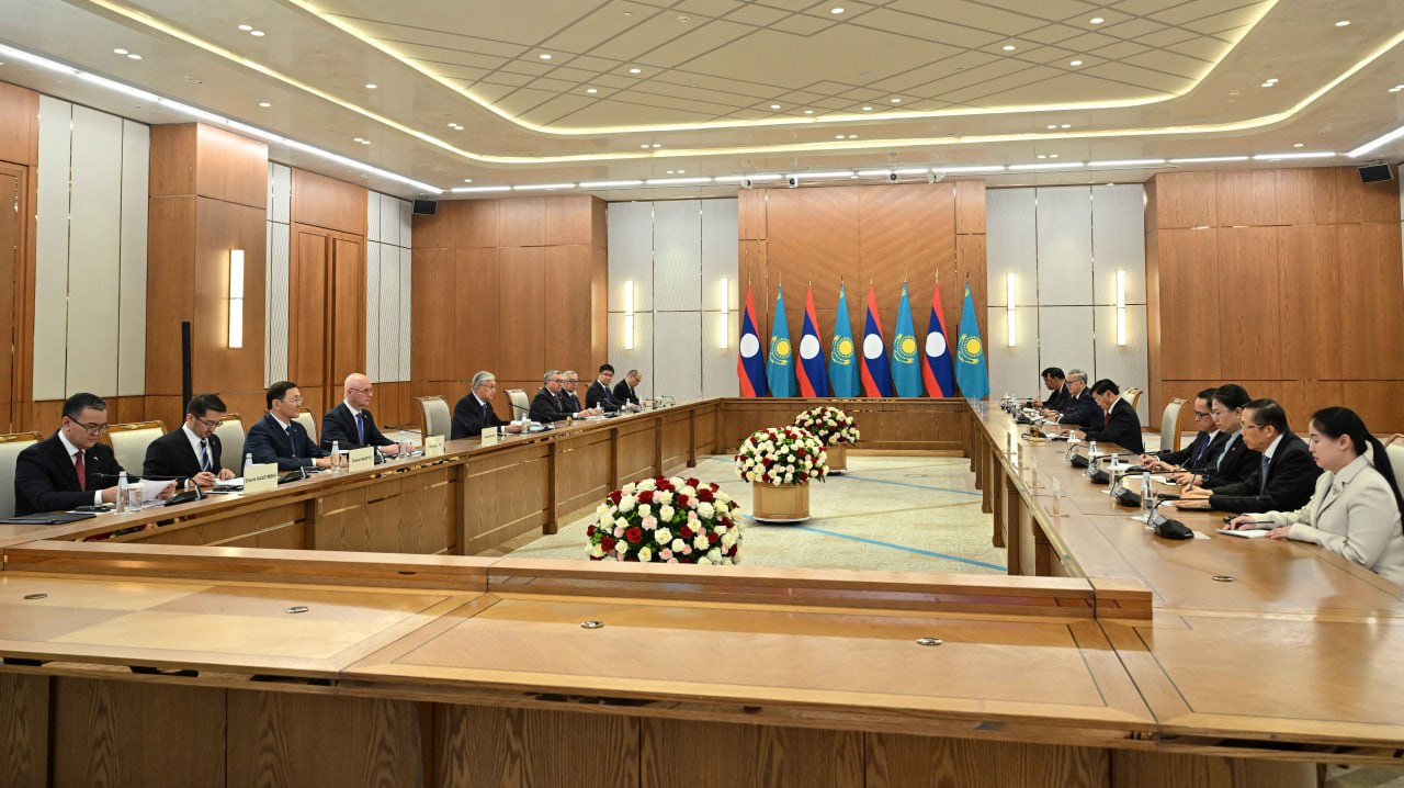 Касым-Жомарт Токаев и Тхонглун Сисулит провели переговоры в расширенном составе