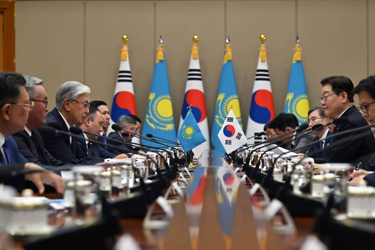 Касым-Жомарт Токаев и Ли Чжэ Мён провели переговоры в расширенном составе
