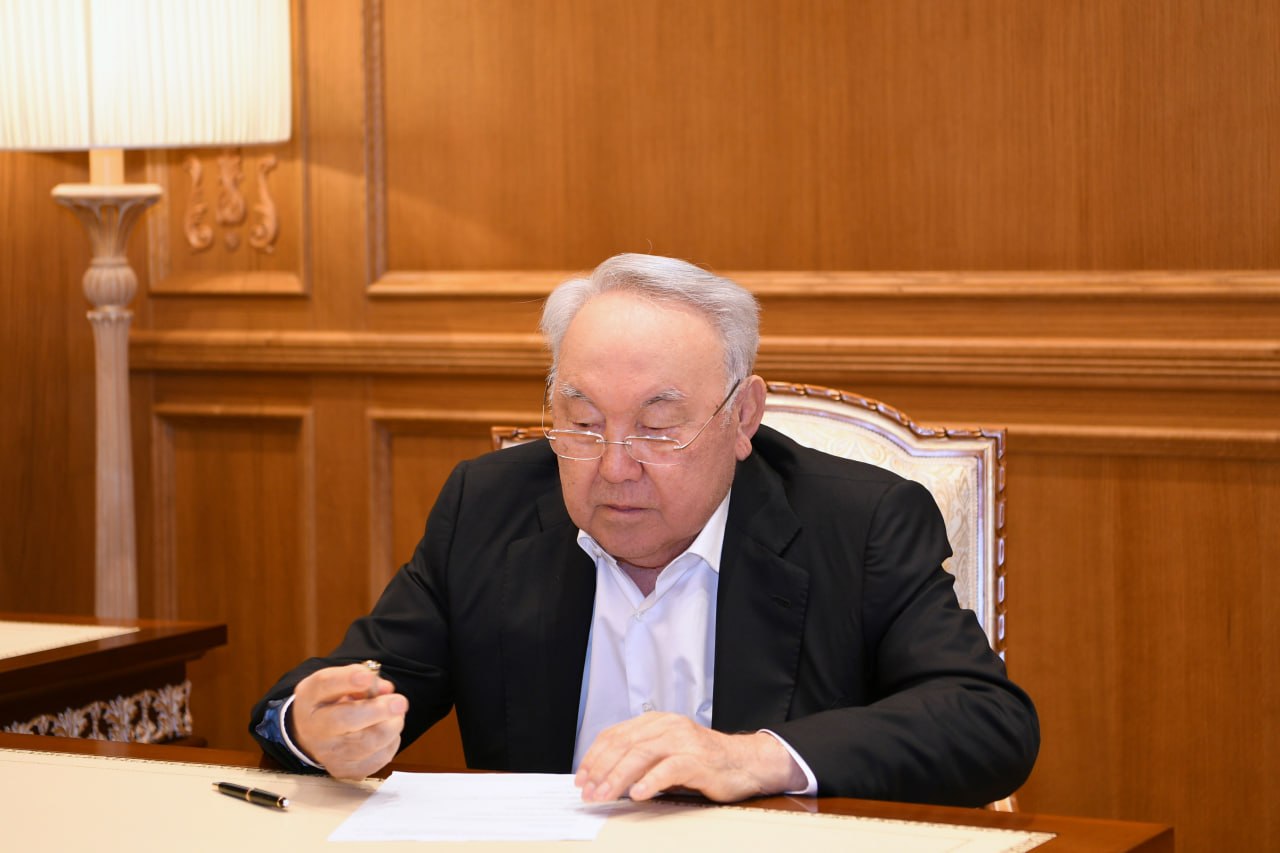Назарбаев выразил соболезнования семьям погибших на Каспии